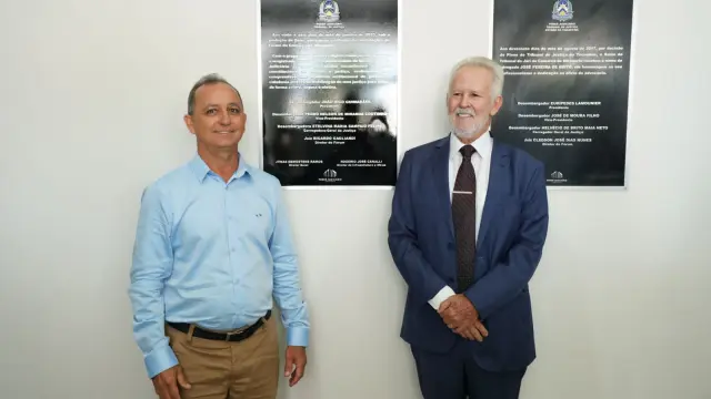 Ao lado do presidente do Tribunal de Justiça do Tocantins, desembargador João Rigo Guimarães, Prefeito Carlinho da Nacional participou da entrega, nesta quinta-feira (26/1), da reforma e ampliação do prédio da comarca de Miranorte.